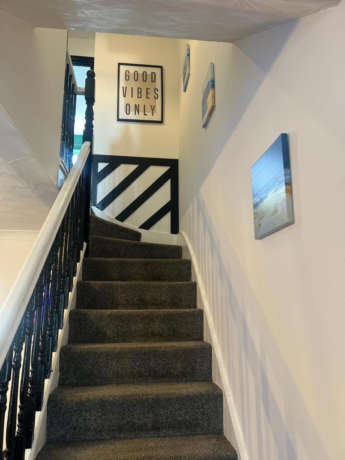 فيلا Beautiful House Off-Road Free Parking Farnworth المظهر الخارجي الصورة